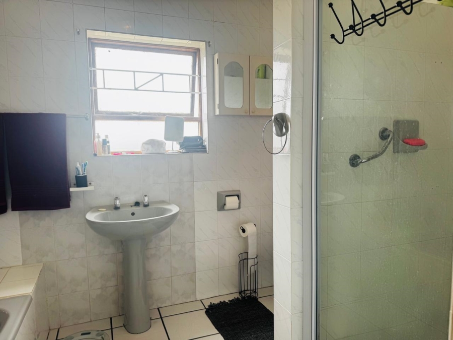3 Bedroom Property for Sale in Wavecrest Eastern Cape
